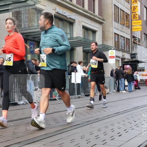 05.10.2025 - 20. swb-Marathon Bremen Strokosch-Dieckow http://msf.ph/oto/9271388 05.10.2025 11:09:11 Ziel 9002, 9185, 9493, 9538, 9649, 9731, 9732, 9848, 9887, 9892, 9945, 10074, 10214, 10245, 10295, 10316, 10417, 10419, 10672, 10865, 10881, 10886, 10943, 11037, 11218, 11407, 11447, 11526, 11614, 11654, 11664, 9002, 9185, 9493, 9538, 9649, 9731, 9732, 9848, 9887, 9892, 9945, 10074, 10214, 10245, 10295, 10316, 10417, 10419, 10672, 10865, 10881, 10886, 10943, 11037, 11218, 11447, 11526, 11614, 11664 meine-sportfotos.de