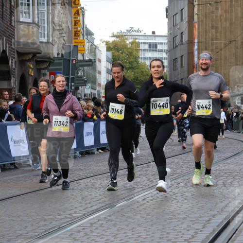 05.10.2025 - 20. swb-Marathon Bremen Strokosch-Dieckow http://msf.ph/oto/9271390 05.10.2025 11:10:33 Ziel 9446, 10146, 10440, 10441, 10442, 10980, 11240, 11342 meine-sportfotos.de