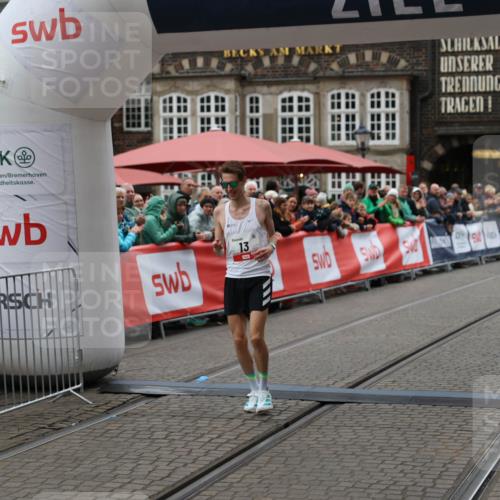 05.10.2025 - 20. swb-Marathon Bremen Yannick Fuchs http://msf.ph/oto/9271392 05.10.2025 12:16:09 Ziel 13 meine-sportfotos.de