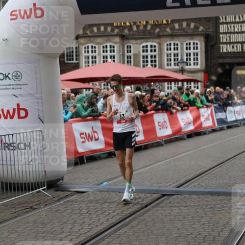 05.10.2025 - 20. swb-Marathon Bremen Yannick Fuchs http://msf.ph/oto/9271398 05.10.2025 12:16:09 Ziel 13 meine-sportfotos.de