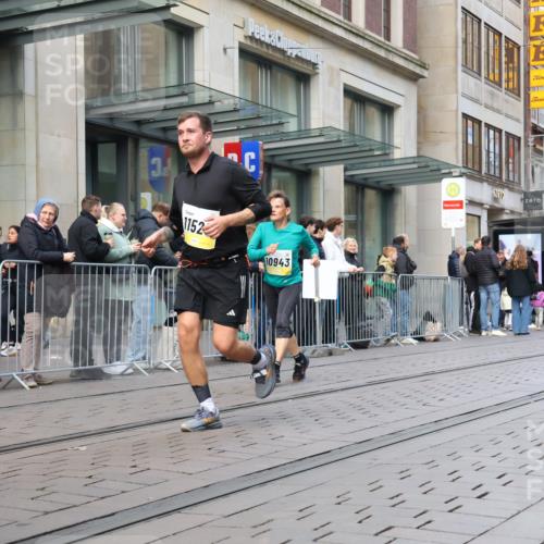 05.10.2025 - 20. swb-Marathon Bremen Strokosch-Dieckow http://msf.ph/oto/9271402 05.10.2025 11:09:12 Ziel 9001, 9002, 9185, 9493, 9538, 9649, 9731, 9732, 9848, 9887, 9892, 9945, 10074, 10214, 10245, 10295, 10316, 10417, 10419, 10672, 10865, 10881, 10886, 10943, 11037, 11218, 11407, 11447, 11526, 11614, 11654, 11655, 11664, 9001, 9002, 9185, 9493, 9538, 9649, 9731, 9732, 9848, 9887, 9892, 9945, 10074, 10214, 10245, 10295, 10316, 10417, 10419, 10672, 10865, 10881, 10886, 10943, 11037, 11218, 11447, 11526, 11614, 11664 meine-sportfotos.de
