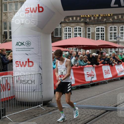 05.10.2025 - 20. swb-Marathon Bremen Yannick Fuchs http://msf.ph/oto/9271407 05.10.2025 12:16:10 Ziel 13 meine-sportfotos.de