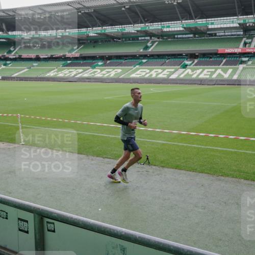 05.10.2025 - 20. swb-Marathon Bremen Michael Burmester http://msf.ph/oto/9271409 05.10.2025 12:44:19 Laufen im Stadion 288, 329, 506, 539, 548, 642, 657, 917, 1196, 1992, 2092, 2249, 3150, 3219, 3251, 3982, 4422, 5014, 5908, 6633, 7099, 7373, 7525, 7949, 8030, 8169, 8275, 8351, 8382, 577, 706, 2967, 3435, 3580, 4369, 4631, 4867, 5014, 5287, 5495, 5815, 5988, 6224, 6385, 6912, 7816, 7834, 8593, 9095 meine-sportfotos.de