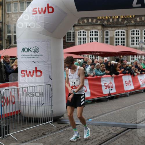 05.10.2025 - 20. swb-Marathon Bremen Yannick Fuchs http://msf.ph/oto/9271415 05.10.2025 12:16:10 Ziel 13 meine-sportfotos.de