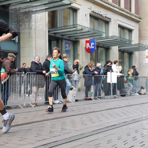 05.10.2025 - 20. swb-Marathon Bremen Strokosch-Dieckow http://msf.ph/oto/9271442 05.10.2025 11:09:13 Ziel 9001, 9002, 9185, 9493, 9538, 9649, 9731, 9732, 9848, 9887, 9892, 9945, 10074, 10214, 10245, 10316, 10412, 10417, 10419, 10672, 10865, 10881, 10886, 10943, 11037, 11218, 11407, 11447, 11526, 11614, 11654, 11655, 11664, 9001, 9002, 9185, 9493, 9538, 9649, 9731, 9732, 9848, 9887, 9892, 9945, 10074, 10214, 10245, 10316, 10412, 10417, 10419, 10672, 10865, 10881, 10886, 10943, 11037, 11218, 11447, 11526, 11614, 11664 meine-sportfotos.de