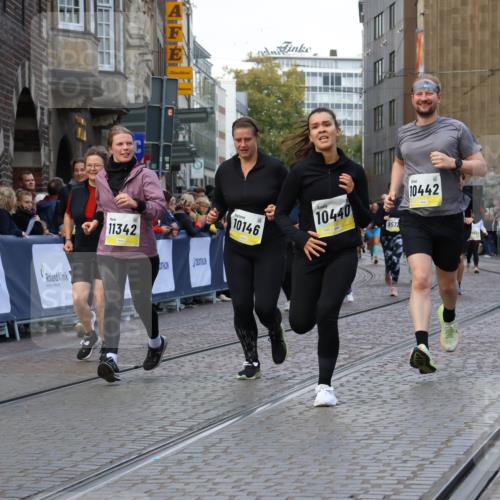 05.10.2025 - 20. swb-Marathon Bremen Strokosch-Dieckow http://msf.ph/oto/9271457 05.10.2025 11:10:33 Ziel 9446, 10146, 10440, 10441, 10442, 10980, 11240, 11342 meine-sportfotos.de