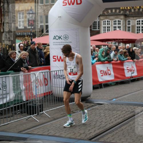 05.10.2025 - 20. swb-Marathon Bremen Yannick Fuchs http://msf.ph/oto/9271460 05.10.2025 12:16:11 Ziel 13 meine-sportfotos.de