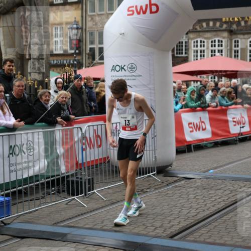 05.10.2025 - 20. swb-Marathon Bremen Yannick Fuchs http://msf.ph/oto/9271474 05.10.2025 12:16:11 Ziel 13 meine-sportfotos.de