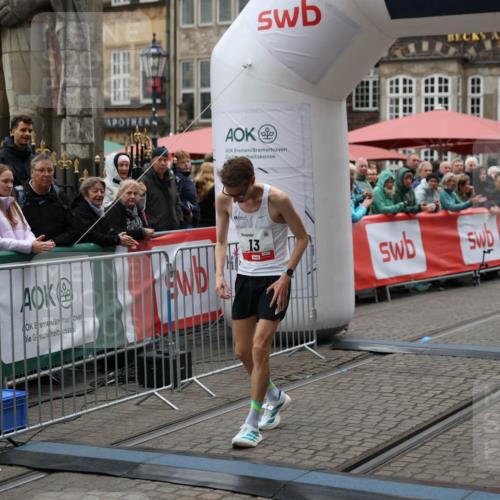 05.10.2025 - 20. swb-Marathon Bremen Yannick Fuchs http://msf.ph/oto/9271483 05.10.2025 12:16:11 Ziel 13 meine-sportfotos.de