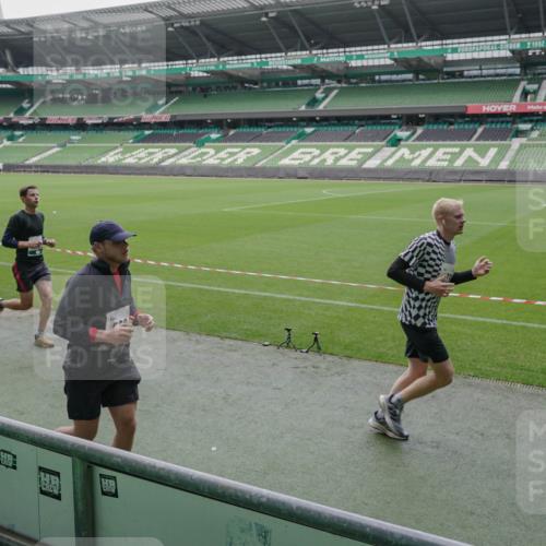 05.10.2025 - 20. swb-Marathon Bremen Michael Burmester http://msf.ph/oto/9271493 05.10.2025 12:44:28 Laufen im Stadion 329, 506, 539, 548, 642, 657, 917, 1196, 2013, 2092, 2188, 2249, 3150, 3219, 3251, 3982, 4422, 5908, 6633, 7099, 7373, 7525, 7949, 8030, 8169, 8351, 8382, 288, 706, 1992, 2967, 3435, 4369, 4631, 4867, 5014, 5287, 5495, 5988, 6385, 6912, 7816, 7834, 8275, 8593, 9095 meine-sportfotos.de