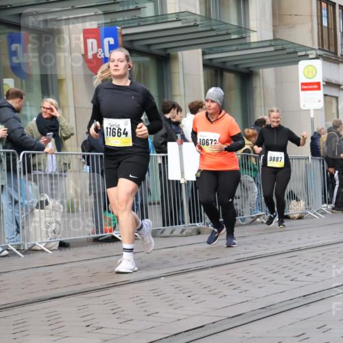 05.10.2025 - 20. swb-Marathon Bremen Strokosch-Dieckow http://msf.ph/oto/9271495 05.10.2025 11:09:16 Ziel 9001, 9002, 9185, 9493, 9538, 9649, 9731, 9732, 9887, 9945, 10074, 10214, 10245, 10316, 10412, 10417, 10419, 10672, 10865, 10881, 10886, 10943, 11037, 11206, 11218, 11407, 11447, 11526, 11614, 11654, 11655, 11664, 9001, 9002, 9185, 9493, 9538, 9649, 9731, 9732, 9887, 9945, 10074, 10214, 10245, 10316, 10412, 10417, 10419, 10672, 10865, 10881, 10886, 10943, 11037, 11206, 11218, 11447, 11526, 11614, 11664 meine-sportfotos.de