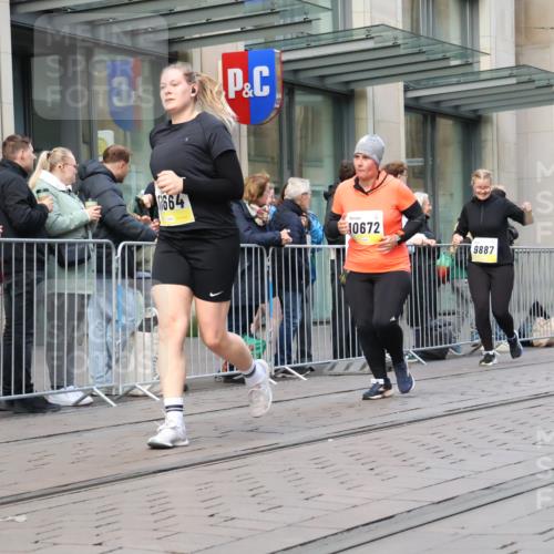 05.10.2025 - 20. swb-Marathon Bremen Strokosch-Dieckow http://msf.ph/oto/9271507 05.10.2025 11:09:17 Ziel 9001, 9002, 9185, 9493, 9538, 9649, 9731, 9732, 9887, 9945, 10074, 10214, 10245, 10316, 10412, 10417, 10419, 10672, 10865, 10881, 10886, 10943, 11037, 11206, 11218, 11407, 11447, 11526, 11614, 11654, 11655, 11664, 9001, 9002, 9185, 9493, 9538, 9649, 9731, 9732, 9887, 9945, 10074, 10214, 10245, 10316, 10412, 10417, 10419, 10672, 10865, 10881, 10886, 10943, 11037, 11206, 11218, 11447, 11526, 11614, 11664 meine-sportfotos.de