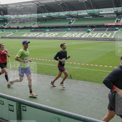 05.10.2025 - 20. swb-Marathon Bremen Michael Burmester http://msf.ph/oto/9271512 05.10.2025 12:44:29 Laufen im Stadion 329, 506, 539, 548, 642, 657, 819, 917, 1196, 2013, 2092, 2188, 2249, 3150, 3219, 3251, 3982, 4358, 4422, 5908, 6633, 7099, 7373, 7525, 7949, 8030, 8169, 8351, 8382, 288, 706, 1992, 2967, 3435, 4369, 4631, 4867, 5014, 5287, 5495, 5988, 6385, 6912, 7816, 8275, 8593, 9095 meine-sportfotos.de
