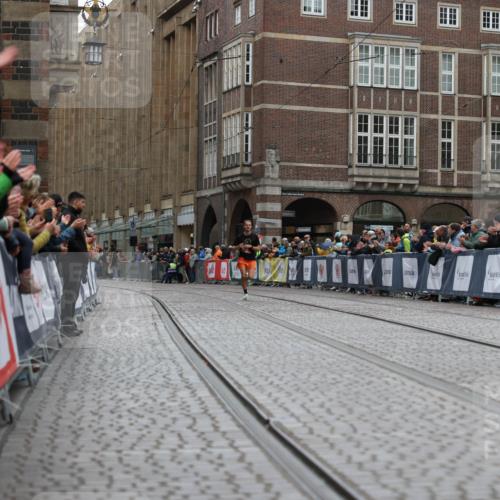 05.10.2025 - 20. swb-Marathon Bremen Yannick Fuchs http://msf.ph/oto/9271533 05.10.2025 12:17:31 Ziel  meine-sportfotos.de