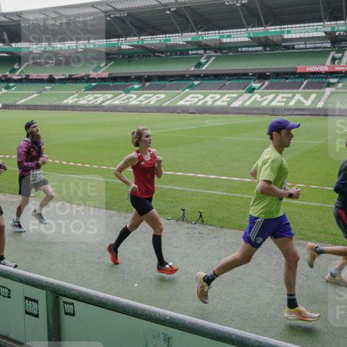 05.10.2025 - 20. swb-Marathon Bremen Michael Burmester http://msf.ph/oto/9271536 05.10.2025 12:44:29 Laufen im Stadion 329, 506, 539, 548, 642, 657, 819, 917, 1196, 2013, 2092, 2188, 2249, 3150, 3219, 3251, 3982, 4358, 4422, 5908, 6633, 7099, 7373, 7525, 7949, 8030, 8169, 8351, 8382, 288, 706, 1992, 2967, 3435, 4369, 4631, 4867, 5014, 5287, 5495, 5988, 6385, 6912, 7816, 8275, 8593, 9095 meine-sportfotos.de