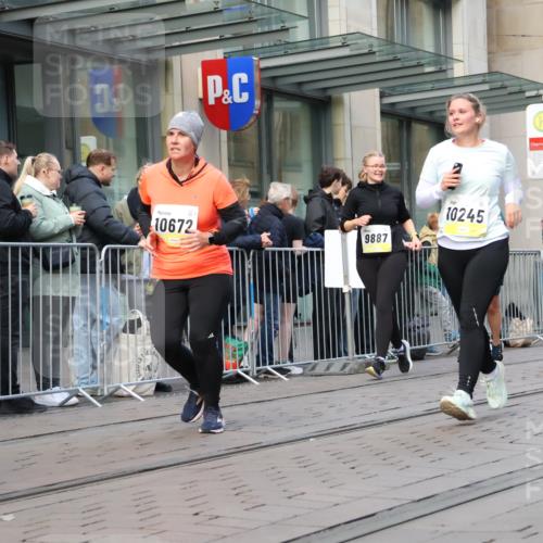 05.10.2025 - 20. swb-Marathon Bremen Strokosch-Dieckow http://msf.ph/oto/9271550 05.10.2025 11:09:18 Ziel 9001, 9002, 9185, 9493, 9538, 9649, 9731, 9732, 9887, 9945, 10074, 10214, 10245, 10316, 10412, 10417, 10419, 10672, 10865, 10881, 10886, 10943, 11037, 11206, 11407, 11447, 11526, 11614, 11654, 11655, 11664, 9001, 9002, 9185, 9493, 9538, 9649, 9731, 9732, 9887, 9945, 10074, 10214, 10245, 10316, 10412, 10417, 10419, 10672, 10865, 10881, 10886, 10943, 11037, 11206, 11447, 11526, 11614, 11664 meine-sportfotos.de