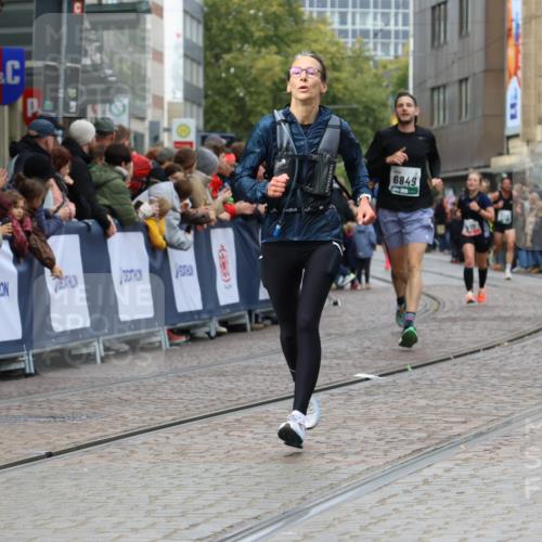 05.10.2025 - 20. swb-Marathon Bremen Strokosch-Dieckow http://msf.ph/oto/9271553 05.10.2025 13:02:26 Ziel 662, 3327, 6849 meine-sportfotos.de