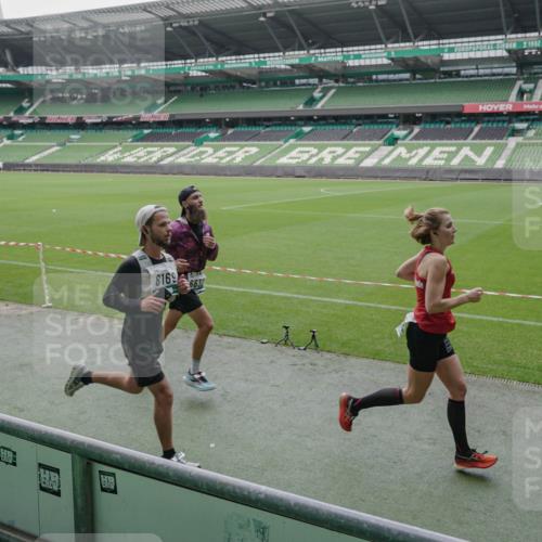 05.10.2025 - 20. swb-Marathon Bremen Michael Burmester http://msf.ph/oto/9271555 05.10.2025 12:44:30 Laufen im Stadion 329, 506, 539, 548, 642, 657, 819, 917, 1196, 2013, 2092, 2188, 2249, 3150, 3219, 3251, 3982, 4358, 4422, 5908, 6633, 7099, 7373, 7525, 7949, 8030, 8169, 8351, 8382, 288, 706, 1992, 2967, 3435, 4369, 4631, 4867, 5014, 5287, 5495, 5988, 6385, 6912, 8275, 8593, 9095 meine-sportfotos.de