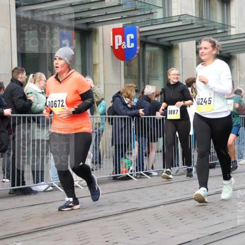 05.10.2025 - 20. swb-Marathon Bremen Strokosch-Dieckow http://msf.ph/oto/9271560 05.10.2025 11:09:18 Ziel 9001, 9002, 9185, 9493, 9538, 9649, 9731, 9732, 9887, 9945, 10074, 10214, 10245, 10316, 10412, 10417, 10419, 10672, 10865, 10881, 10886, 10943, 11037, 11206, 11407, 11447, 11526, 11614, 11654, 11655, 11664, 9001, 9002, 9185, 9493, 9538, 9649, 9731, 9732, 9887, 9945, 10074, 10214, 10245, 10316, 10412, 10417, 10419, 10672, 10865, 10881, 10886, 10943, 11037, 11206, 11447, 11526, 11614, 11664 meine-sportfotos.de