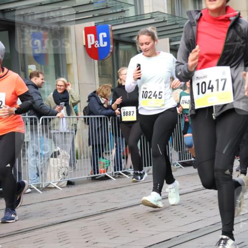 05.10.2025 - 20. swb-Marathon Bremen Strokosch-Dieckow http://msf.ph/oto/9271574 05.10.2025 11:09:18 Ziel 9001, 9002, 9185, 9493, 9538, 9649, 9731, 9732, 9887, 9945, 10074, 10214, 10245, 10316, 10412, 10417, 10419, 10672, 10865, 10881, 10886, 10943, 11037, 11206, 11407, 11447, 11526, 11614, 11654, 11655, 11664, 9001, 9002, 9185, 9493, 9538, 9649, 9731, 9732, 9887, 9945, 10074, 10214, 10245, 10316, 10412, 10417, 10419, 10672, 10865, 10881, 10886, 10943, 11037, 11206, 11447, 11526, 11614, 11664 meine-sportfotos.de