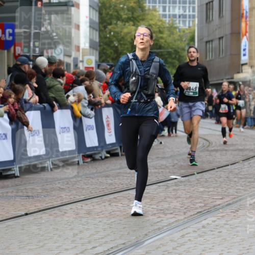 05.10.2025 - 20. swb-Marathon Bremen Strokosch-Dieckow http://msf.ph/oto/9271577 05.10.2025 13:02:26 Ziel 662, 3327, 6849 meine-sportfotos.de