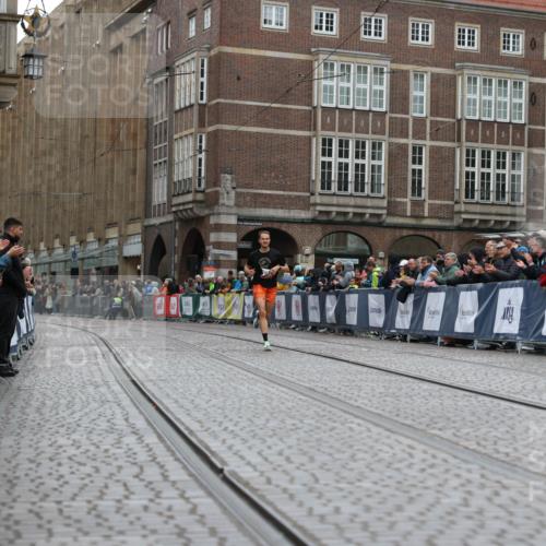 05.10.2025 - 20. swb-Marathon Bremen Yannick Fuchs http://msf.ph/oto/9271581 05.10.2025 12:17:33 Ziel  meine-sportfotos.de