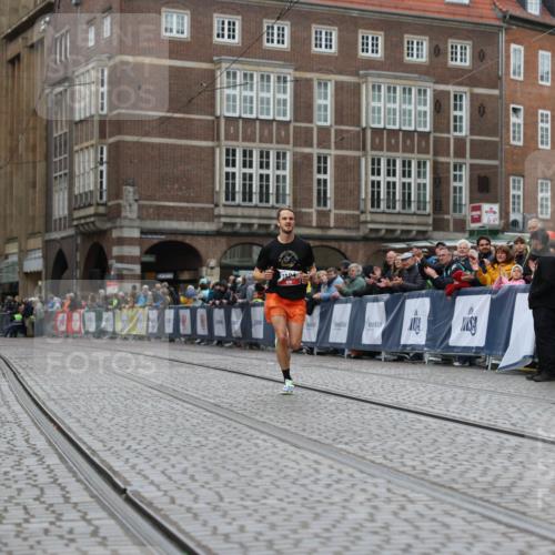 05.10.2025 - 20. swb-Marathon Bremen Yannick Fuchs http://msf.ph/oto/9271606 05.10.2025 12:17:35 Ziel  meine-sportfotos.de