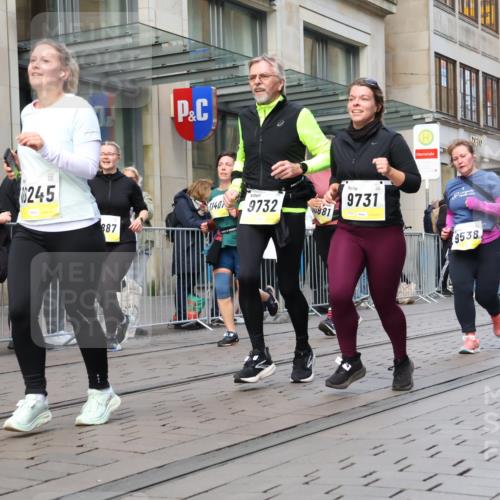 05.10.2025 - 20. swb-Marathon Bremen Strokosch-Dieckow http://msf.ph/oto/9271608 05.10.2025 11:09:19 Ziel 9001, 9002, 9185, 9493, 9538, 9649, 9731, 9732, 9887, 9945, 10074, 10245, 10316, 10412, 10417, 10419, 10672, 10865, 10881, 10886, 10943, 11206, 11407, 11447, 11486, 11526, 11614, 11654, 11655, 11664, 9001, 9002, 9185, 9493, 9538, 9649, 9731, 9732, 9887, 9945, 10074, 10245, 10316, 10412, 10417, 10419, 10672, 10865, 10881, 10886, 10943, 11206, 11447, 11526, 11614, 11664 meine-sportfotos.de