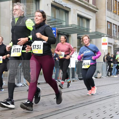 05.10.2025 - 20. swb-Marathon Bremen Strokosch-Dieckow http://msf.ph/oto/9271616 05.10.2025 11:09:20 Ziel 9001, 9002, 9185, 9538, 9731, 9732, 9887, 10074, 10245, 10316, 10412, 10417, 10419, 10672, 10827, 10865, 10881, 10886, 10943, 11206, 11219, 11407, 11447, 11486, 11526, 11614, 11654, 11655, 11664, 9001, 9002, 9185, 9538, 9731, 9732, 9887, 10074, 10245, 10316, 10412, 10417, 10419, 10672, 10827, 10865, 10881, 10886, 10943, 11206, 11219, 11447, 11526, 11614, 11664 meine-sportfotos.de