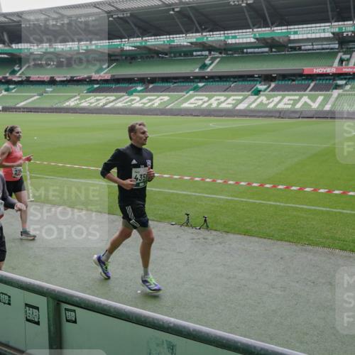 05.10.2025 - 20. swb-Marathon Bremen Michael Burmester http://msf.ph/oto/9271620 05.10.2025 12:44:39 Laufen im Stadion 109, 329, 506, 539, 548, 642, 657, 819, 917, 1196, 1631, 2013, 2092, 2188, 2249, 2666, 2719, 3150, 3219, 3251, 3342, 3982, 4358, 4422, 5908, 6302, 6633, 7099, 7373, 7525, 7949, 8030, 8169, 8351, 8382, 288, 1196, 1992, 2249, 5014, 8275 meine-sportfotos.de