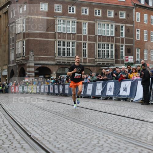 05.10.2025 - 20. swb-Marathon Bremen Yannick Fuchs http://msf.ph/oto/9271624 05.10.2025 12:17:35 Ziel  meine-sportfotos.de