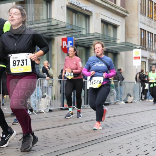 05.10.2025 - 20. swb-Marathon Bremen Strokosch-Dieckow http://msf.ph/oto/9271630 05.10.2025 11:09:20 Ziel 9001, 9002, 9185, 9538, 9731, 9732, 9887, 10074, 10245, 10316, 10412, 10417, 10419, 10672, 10827, 10865, 10881, 10886, 10943, 11206, 11219, 11407, 11447, 11486, 11526, 11614, 11654, 11655, 11664, 9001, 9002, 9185, 9538, 9731, 9732, 9887, 10074, 10245, 10316, 10412, 10417, 10419, 10672, 10827, 10865, 10881, 10886, 10943, 11206, 11219, 11447, 11526, 11614, 11664 meine-sportfotos.de