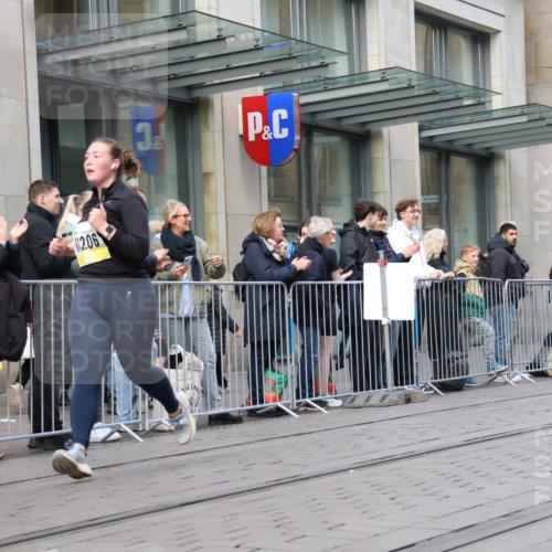 05.10.2025 - 20. swb-Marathon Bremen Strokosch-Dieckow http://msf.ph/oto/9271705 05.10.2025 11:09:25 Ziel 9001, 9185, 9410, 9538, 9685, 9731, 9732, 9887, 9972, 10245, 10316, 10412, 10417, 10419, 10448, 10672, 10827, 10860, 10881, 10886, 10943, 11206, 11219, 11381, 11407, 11447, 11486, 11526, 11614, 11654, 11655, 11664, 9001, 9185, 9410, 9538, 9685, 9731, 9732, 9887, 9972, 10245, 10316, 10412, 10417, 10419, 10448, 10672, 10827, 10860, 10881, 10886, 10943, 11206, 11219, 11381, 11447, 11526, 11614, 11664 meine-sportfotos.de