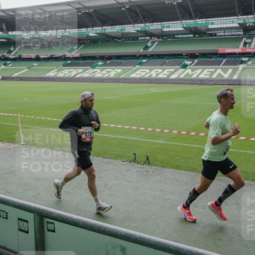 05.10.2025 - 20. swb-Marathon Bremen Michael Burmester http://msf.ph/oto/9271710 05.10.2025 12:44:47 Laufen im Stadion 109, 329, 506, 539, 642, 657, 819, 917, 1631, 2013, 2092, 2188, 2666, 2719, 3150, 3219, 3251, 3327, 3342, 3982, 4358, 4422, 4571, 6302, 6633, 6996, 7099, 7373, 7525, 8169, 8351, 8382, 8828, 9130, 288, 548, 1196, 2249, 5908, 7949, 8030 meine-sportfotos.de