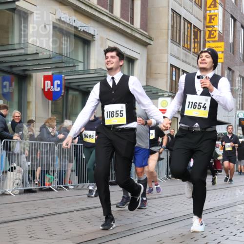 05.10.2025 - 20. swb-Marathon Bremen Strokosch-Dieckow http://msf.ph/oto/9271715 05.10.2025 11:09:27 Ziel 9001, 9410, 9538, 9685, 9731, 9732, 9760, 9887, 9972, 10245, 10316, 10412, 10417, 10435, 10448, 10515, 10672, 10827, 10860, 10881, 10885, 10886, 10943, 11206, 11219, 11381, 11405, 11407, 11486, 11526, 11654, 11655, 11664, 11748, 9001, 9410, 9538, 9685, 9731, 9732, 9760, 9887, 9972, 10245, 10316, 10412, 10417, 10435, 10448, 10515, 10672, 10827, 10860, 10881, 10885, 10886, 10943, 11206, 11219, 11381, 11405, 11526, 11664 meine-sportfotos.de