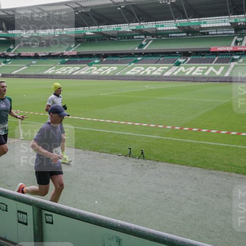 05.10.2025 - 20. swb-Marathon Bremen Michael Burmester http://msf.ph/oto/9271724 05.10.2025 12:44:52 Laufen im Stadion 109, 506, 539, 642, 657, 819, 917, 1055, 1631, 2013, 2188, 2666, 2719, 3150, 3218, 3219, 3251, 3327, 3342, 3982, 4358, 4422, 4571, 6302, 6633, 6996, 7099, 7525, 8169, 8351, 8382, 8828, 9130, 329, 548, 1196, 2092, 2249, 4422, 5908, 7373, 7949, 8030 meine-sportfotos.de