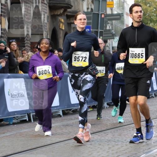 05.10.2025 - 20. swb-Marathon Bremen Strokosch-Dieckow http://msf.ph/oto/9271727 05.10.2025 11:10:40 Ziel 9446, 9572, 9804, 10665, 10962, 11157, 11240 meine-sportfotos.de