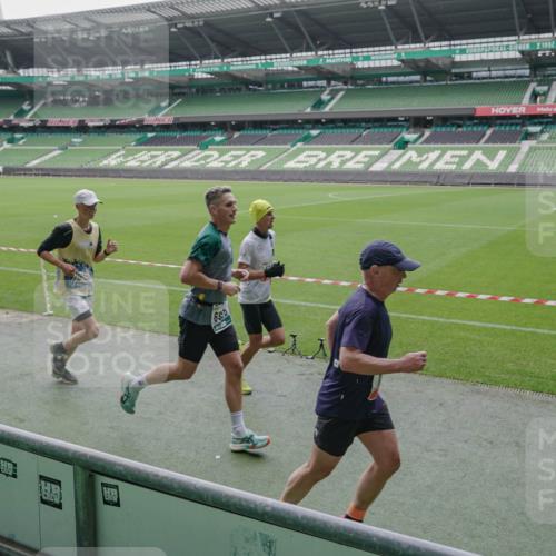05.10.2025 - 20. swb-Marathon Bremen Michael Burmester http://msf.ph/oto/9271744 05.10.2025 12:44:53 Laufen im Stadion 109, 506, 539, 642, 657, 819, 917, 1055, 1631, 2013, 2188, 2666, 2719, 3150, 3218, 3219, 3251, 3327, 3342, 3982, 4358, 4571, 6302, 6633, 6996, 7099, 7525, 8169, 8351, 8382, 8828, 9130, 329, 548, 1196, 2092, 2249, 4422, 5908, 7373, 7949, 8030 meine-sportfotos.de