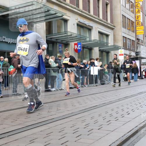 05.10.2025 - 20. swb-Marathon Bremen Strokosch-Dieckow http://msf.ph/oto/9271766 05.10.2025 11:09:29 Ziel 9001, 9288, 9410, 9538, 9685, 9731, 9732, 9760, 9887, 9972, 10245, 10316, 10412, 10435, 10448, 10515, 10672, 10827, 10860, 10881, 10885, 10886, 10943, 11206, 11219, 11381, 11405, 11407, 11486, 11634, 11654, 11655, 11664, 11748, 9001, 9288, 9410, 9538, 9685, 9731, 9732, 9760, 9887, 9972, 10245, 10316, 10412, 10435, 10448, 10515, 10672, 10827, 10860, 10881, 10885, 10886, 10943, 11206, 11219, 11381, 11405, 11664 meine-sportfotos.de