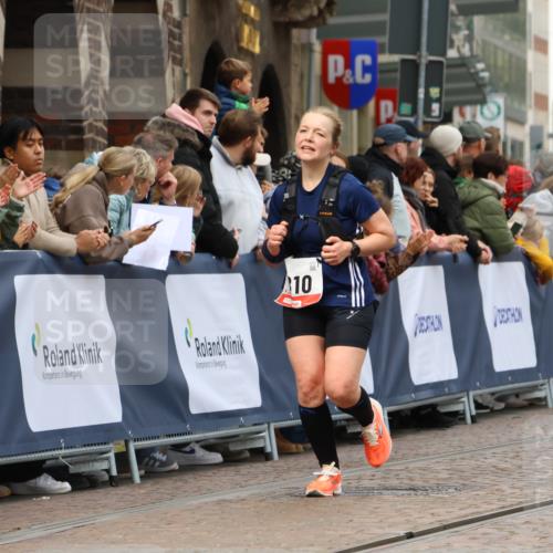 05.10.2025 - 20. swb-Marathon Bremen Strokosch-Dieckow http://msf.ph/oto/9271777 05.10.2025 13:02:34 Ziel 1810, 3327, 7028, 7170 meine-sportfotos.de