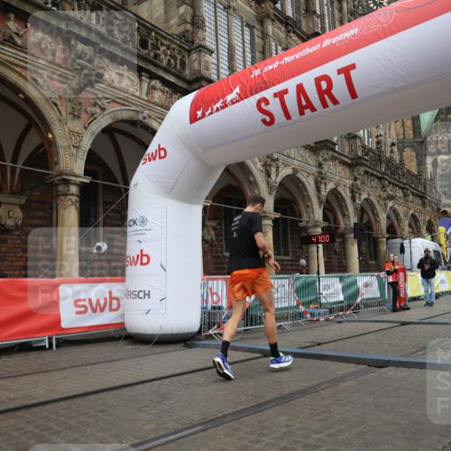 05.10.2025 - 20. swb-Marathon Bremen Yannick Fuchs http://msf.ph/oto/9271788 05.10.2025 12:17:40 Ziel 1124 meine-sportfotos.de