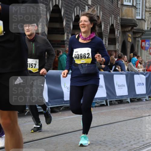 05.10.2025 - 20. swb-Marathon Bremen Strokosch-Dieckow http://msf.ph/oto/9271806 05.10.2025 11:10:44 Ziel 9572, 9804, 9984, 10399, 10665, 10861, 10962, 11157, 11161 meine-sportfotos.de