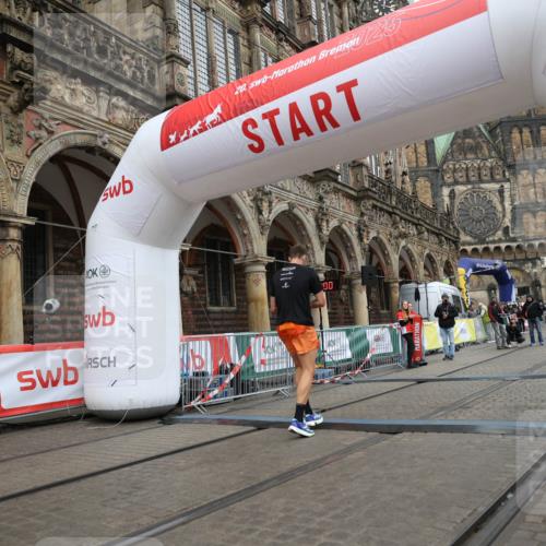 05.10.2025 - 20. swb-Marathon Bremen Yannick Fuchs http://msf.ph/oto/9271807 05.10.2025 12:17:41 Ziel 1124 meine-sportfotos.de
