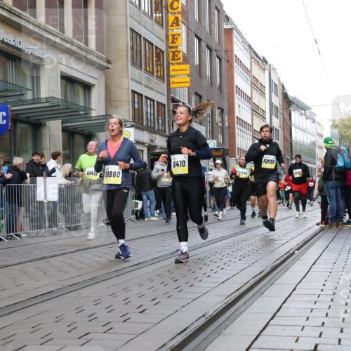 05.10.2025 - 20. swb-Marathon Bremen Strokosch-Dieckow http://msf.ph/oto/9271812 05.10.2025 11:09:33 Ziel 9001, 9288, 9410, 9538, 9554, 9561, 9685, 9731, 9732, 9760, 9887, 9972, 10245, 10316, 10383, 10412, 10435, 10448, 10515, 10659, 10672, 10827, 10860, 10881, 10885, 10886, 10969, 11206, 11219, 11381, 11401, 11405, 11407, 11486, 11634, 11654, 11655, 11748, 9001, 9288, 9410, 9538, 9554, 9561, 9685, 9731, 9732, 9760, 9887, 9972, 10245, 10316, 10383, 10412, 10435, 10448, 10515, 10659, 10672, 10827, 10860, 10881, 10885, 10886, 10969, 11206, 11219, 11381, 11401, 11405 meine-sportfotos.de