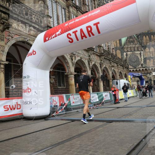 05.10.2025 - 20. swb-Marathon Bremen Yannick Fuchs http://msf.ph/oto/9271820 05.10.2025 12:17:41 Ziel 1124 meine-sportfotos.de