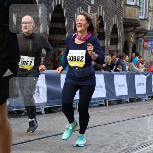 05.10.2025 - 20. swb-Marathon Bremen Strokosch-Dieckow http://msf.ph/oto/9271827 05.10.2025 11:10:44 Ziel 9572, 9804, 9984, 10399, 10665, 10861, 10962, 11157, 11161 meine-sportfotos.de