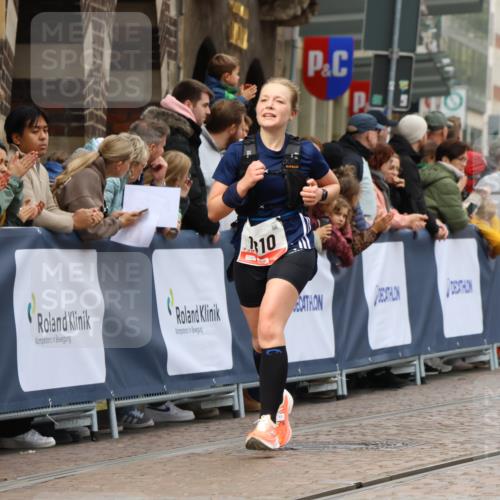 05.10.2025 - 20. swb-Marathon Bremen Strokosch-Dieckow http://msf.ph/oto/9271832 05.10.2025 13:02:34 Ziel 1810, 3327, 7028, 7170 meine-sportfotos.de