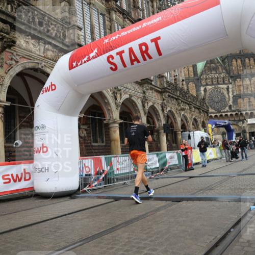 05.10.2025 - 20. swb-Marathon Bremen Yannick Fuchs http://msf.ph/oto/9271833 05.10.2025 12:17:41 Ziel 1124 meine-sportfotos.de