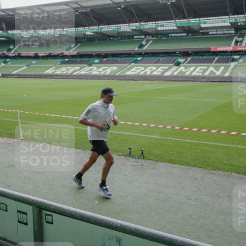 05.10.2025 - 20. swb-Marathon Bremen Michael Burmester http://msf.ph/oto/9271838 05.10.2025 12:45:06 Laufen im Stadion 109, 539, 642, 657, 819, 917, 1055, 1146, 1631, 1790, 1883, 2013, 2188, 2666, 2719, 3150, 3197, 3218, 3219, 3251, 3327, 3342, 3982, 4358, 4571, 6302, 6633, 6996, 7525, 8169, 8351, 8382, 8747, 8828, 9130, 329, 506, 917, 2092, 4422, 7099, 7373 meine-sportfotos.de