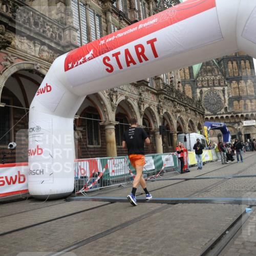 05.10.2025 - 20. swb-Marathon Bremen Yannick Fuchs http://msf.ph/oto/9271841 05.10.2025 12:17:41 Ziel 1124 meine-sportfotos.de